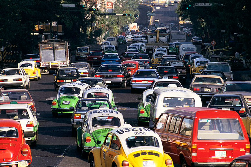Tráfico en una ciudad. Foto Banco Mundial/Curt Carnemark