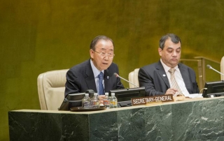 El Secretario General de la ONU, Ban Ki-moon, habla en la sesión inaugural de la Cuarta Conferencia Mundial de Presidentes de Parlamento. Foto ONU/Rick Bajornas