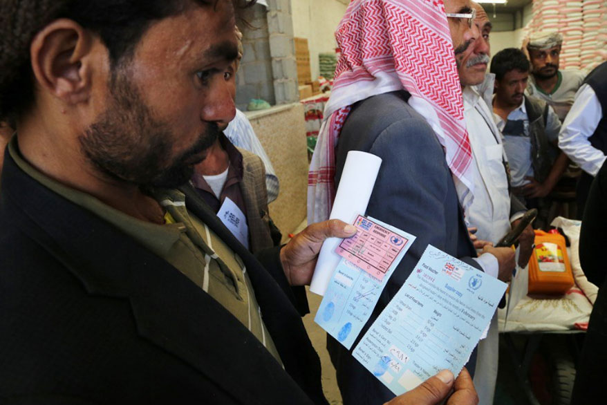 55  ألف شخص في مديرية القاهرة بمدينة تعز، اليمن يتلقون قسائم الأغذية. المصدر: برنامج الأغذية العالمي