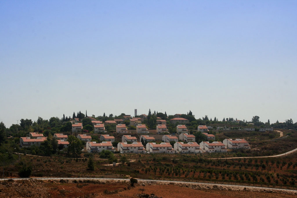 مستوطنة إسرائيلية، في شمال الضفة الغربية، بالقرب من قرية النبي  صالح. المصدر: اليونيسف / محسن النعيمي 