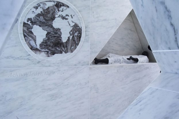 El monumento "Arca del Retorno" en memoria de las víctimas de la esclavitud, fue develado en la ONU en marzo de 2015. Foto: ONU/Devra Berkowitz