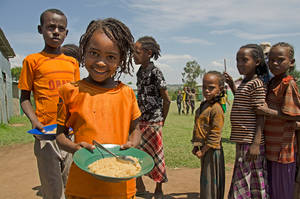 Hora del almuerzo en una escuela en Etiopía
