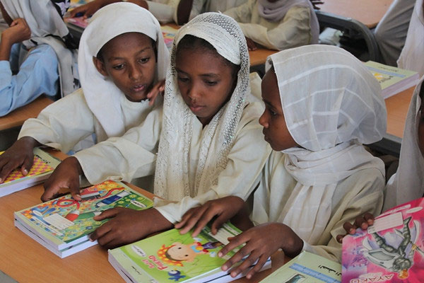 Young girls attending a school at the Shagarab Refugee camp in eastern Sudan where thousands of asylum-seekers, refugees and migrants are at risk of being trafficked every year. Photo: UNHCR