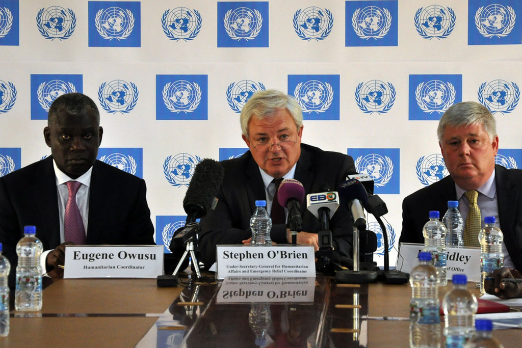 Emergency Relief Coordinator, Stephen O’Brien (centre), briefs the media in Juba at the end of his three-day mission to South Sudan. Photo: OCHA