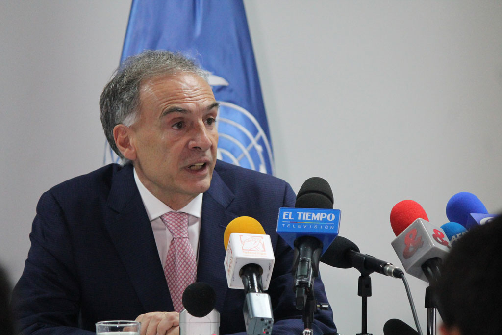 Jean Arnault, Special Representative of the Secretary-General for Colombia, briefs journalists at a press conference in Bogotá. Photo: UNIC Bogotá