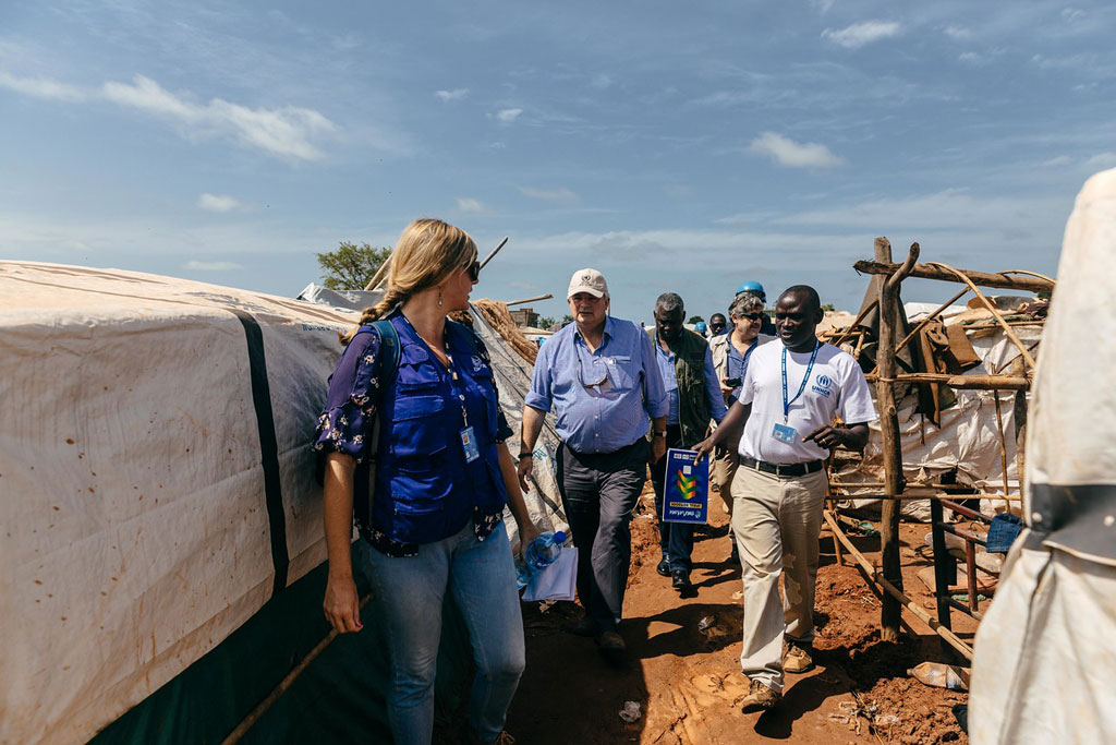 On 2 August 2016, Emergency Relief Coordinator, Stephen O’Brien (centre), visited the protected site adjacent to the UNMISS base in Wau, South Sudan, where more than 20,000 people are seeking protection as a result of recent conflict. Photo: IOM/Mohammed