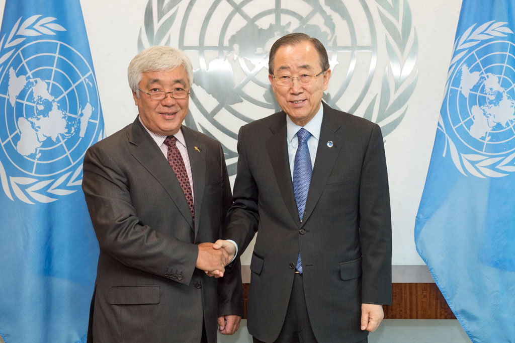 Secretary-General Ban Ki-moon (right) meets with Erlan Idrissov,  Foreign Minister of Kazakhstan. UN Photo/Eskinder Debebe