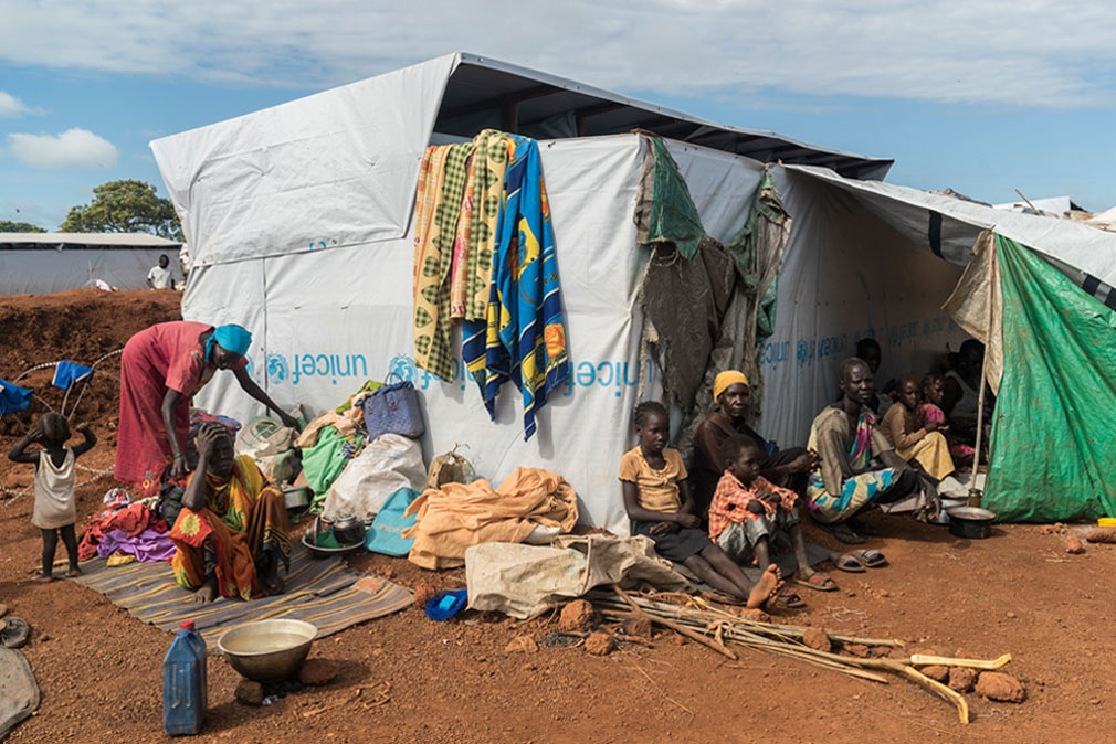 Families displaced by ongoing fighting seek shelter in the UN Protection of Civilians site in Wau, South Sudan. Photo: UNICEF/UN027532/Ohanesian