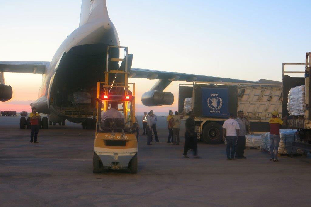 This UN World Food Programme (WFP) flight, the first carrying food to families cut off from humanitarian supplies in Al Hassakeh Governorate, Syria, landed 9 July 2016 in Qamishly airport. Photo: WFP