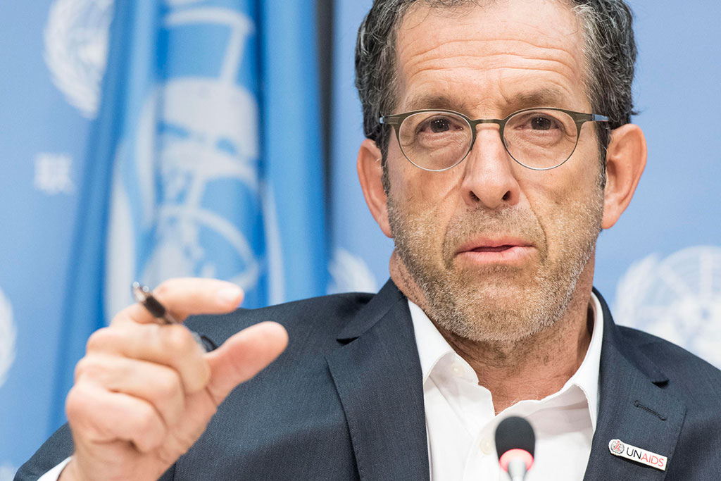 Fashion Designer Kenneth Cole speaks to the media at a press conference on his appointment as an International Goodwill Ambassador for the Joint United Nations Programme on HIV and AIDS (UNAIDS). UN Photo/Mark Garten