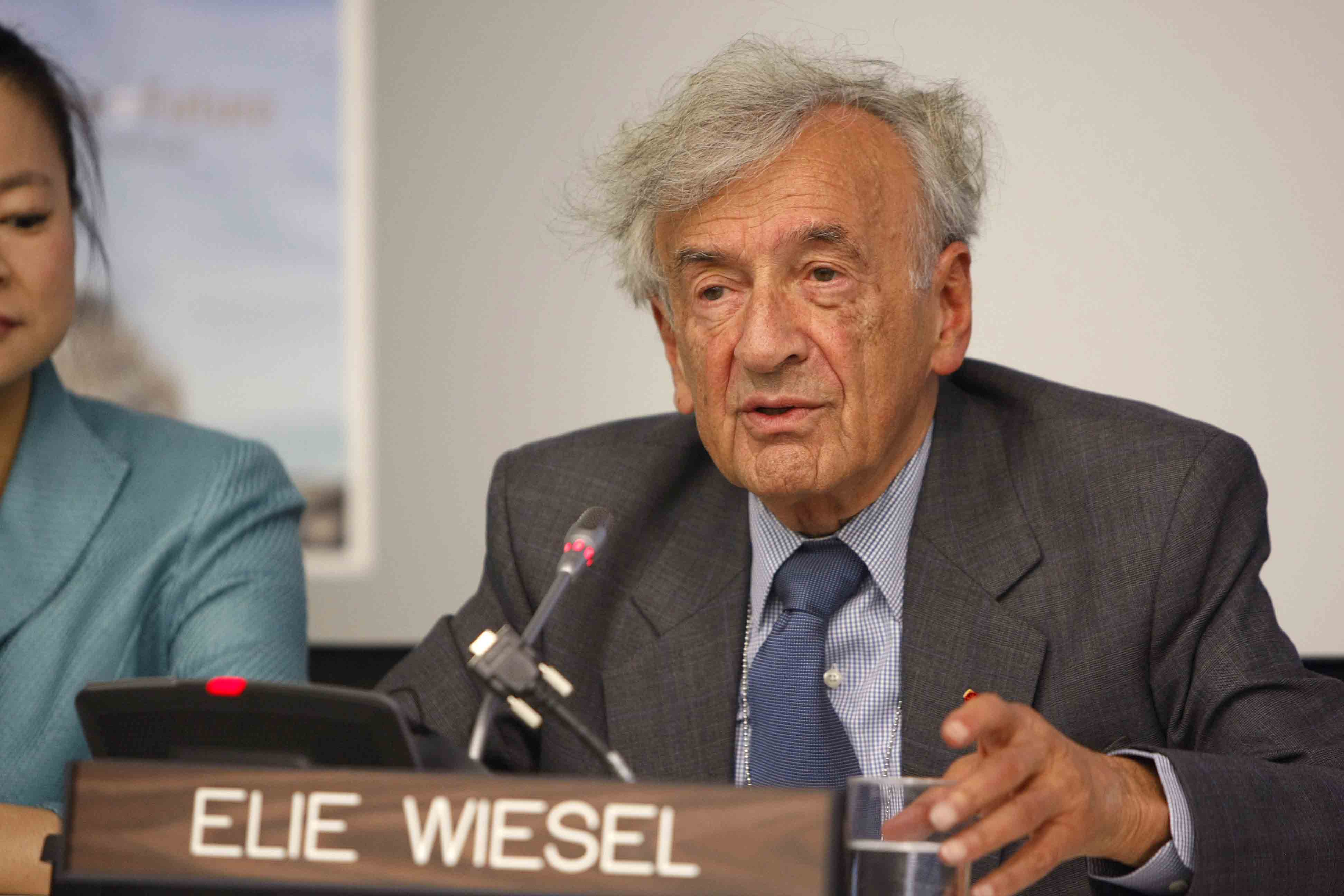 Elie Wiesel, UN Messenger of Peace and Nobel Laureate, addresses the annual UN Department of Public Information (DPI) Student Youth Conference, on 17 September 2010, at the United Nations Headquarters in New York. UN Photo/Paulo Filgueiras