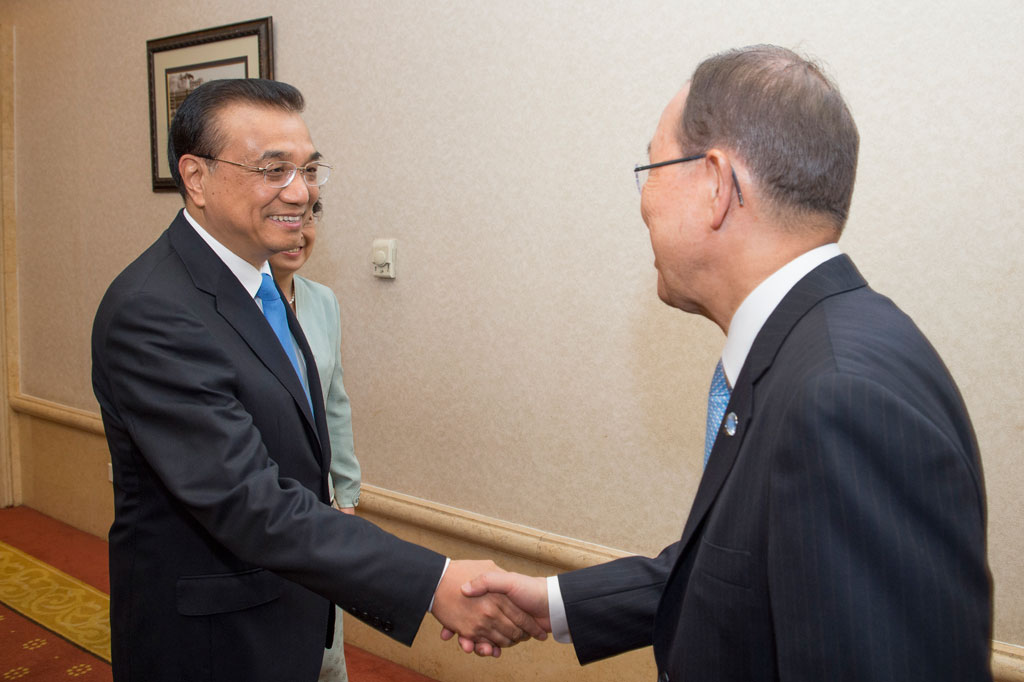Secretary-General Ban Ki-moon (right) meets with Li Keqiang, Premier of the State Council of the People’s Republic of China, in Beijing. UN Photo/Eskinder Debebe