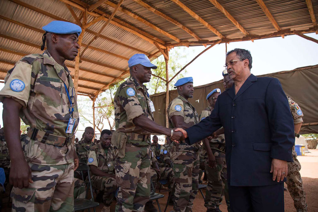 Head of MINUSMA Mahamat Saleh Annadif meeting with peacekeepers in the Gao region of Mali. Photo: MINUSMA