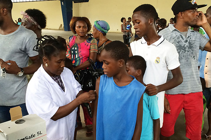 By mid-June 2016, almost 18 million doses of yellow fever vaccine have been distributed in emergency vaccination campaigns in Angola, Democratic Republic of the Congo, and Uganda. Photo: WHO