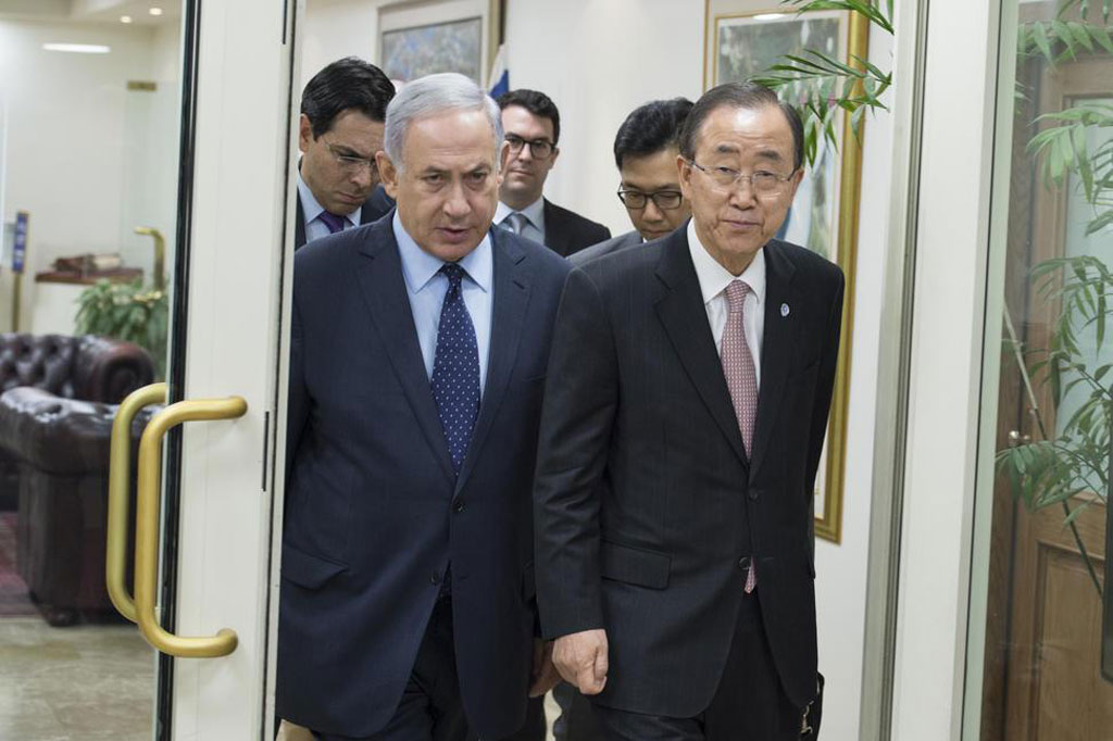 Secretary-General Ban Ki-moon (right) with Prime Minister Benjamin Netanyahu in Jerusalem. UN Photo/Eskinder Debebe