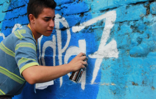 A member of a neighbourhood collective focusing on youth inclusion in Ibagué, Colombia, takes part in the #RespiraPaz (“Breathe Peace”) campaign | Photo: Andrés Arbeláez/PNUD Colombia