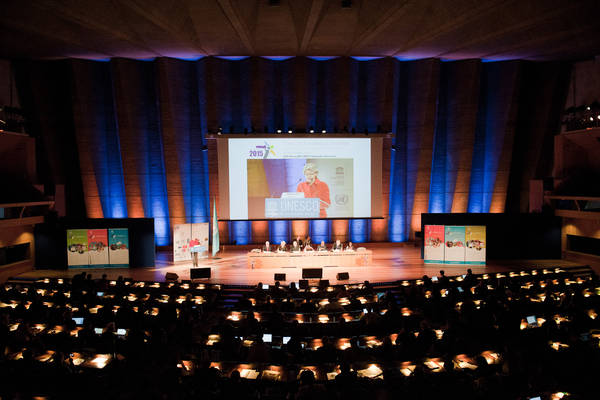 Mme Bokova, Directrice générale de l'UNESCO, à l'occasion de la première réunion d'examen du SMSI+10 accueillie par l'UNESCO en 2013. © UNESCO