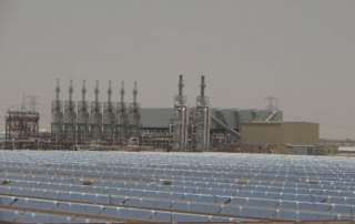 By harnessing the power of the sun, the United Arab Emirates is cutting greenhouse gas emissions, generating jobs and a laying the foundation for low-carbon economic progress. Photo: UN