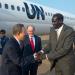 Ban Ki-moon est accueilli par le ministre Sud Soudanais Deng Alor Kuol