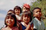 Un groupe d'enfants en Indonésie