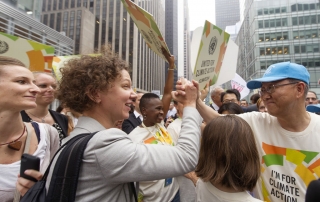 Ban Ki-moon et des participants à la marche pour le climat à New York