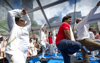 Celebración del Día Internacional del Yoga en la sede de la ONU. Foto: ONU/Mark Garten