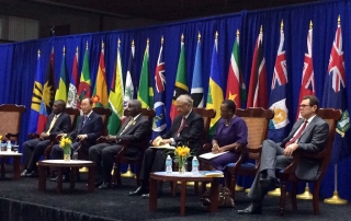 El Secretario General de la ONU (segundo a la izq.), en Bridgetown, Barbados, para la Cumbre de la CARICOM. Foto: Portavoz de la ONU
