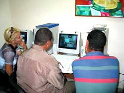 Le Centre Multimdia Communautaire de Cocodrilo,  Cuba, organise un cours de formation sur les TIC