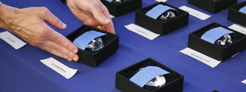 Посмертное награждение миротворцев ООН медалью Дага Хаммаршельда.