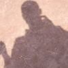 Jean-Marie saca una foto de su sombra.
