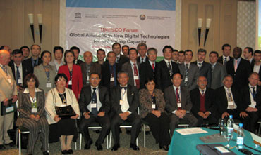 Forum de l’UNESCO à Tachkent sur le renforcement des capacités dans le domaine des TIC