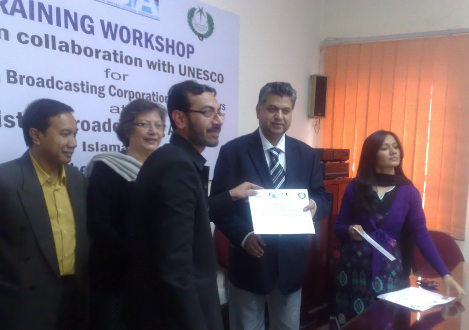 Islamabad_workshop CBA-PBC_handing over certificates (14).jpg