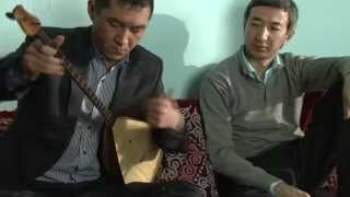 El arte tradicional kazajo del dombra kuy