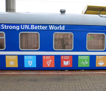 Вагон экпресса ООН на вокзале в Минске. Фото ПРООН Беларусь
