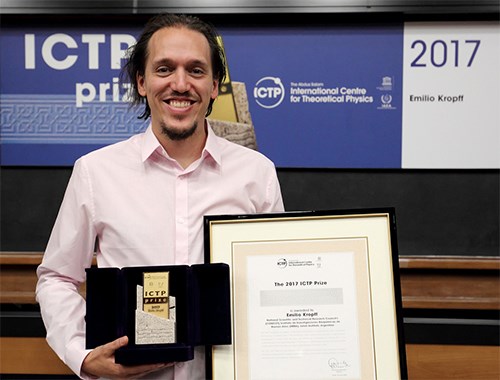 2017 ICTP Prize recipient Emilio Kropff 