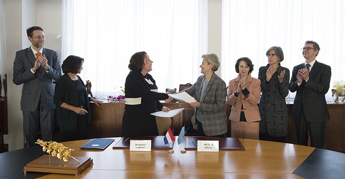 Signature ceremony, renewal of the agreement placing the International Groundwater Resources Assessment Center (IGRAC) under the auspices of UNESCO 