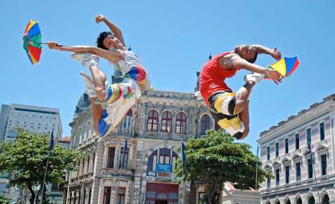 © 2010 Acervo PCR - Renforcer la cohésion sociale : Frevo est une expression artistique de l'état du Pernambuco au Brésil qui réunit musique, danse et artisanat.