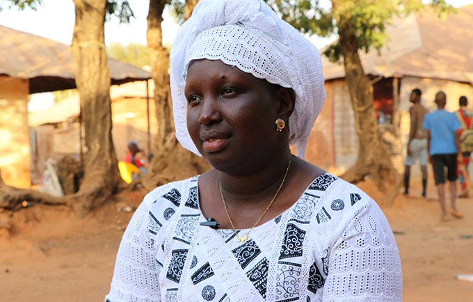 Marta Paula de Guinea-Bissau fue hospitalizada cuando dio a luz a la edad de 13 años. Los médicos temían que ella muriera. Hoy, pide que los jóvenes tengan acceso a la planificación familiar. © UNFPA / I. Barbosa