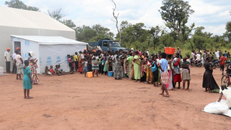 Files d'attente dans l'installation de réfugiés de Lovua en Angola. 