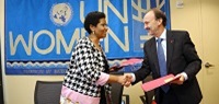 UN Women Executive Director Phumzile Mlambo-Ngcuka and Jesús Manuel Gracia Aldaz, Spain’s Secretary of State for International Cooperation and for Ibero-America, signed a Strategic Partnership Framework in New York on 29 September. Photo: UN Women/Ryan Brown 