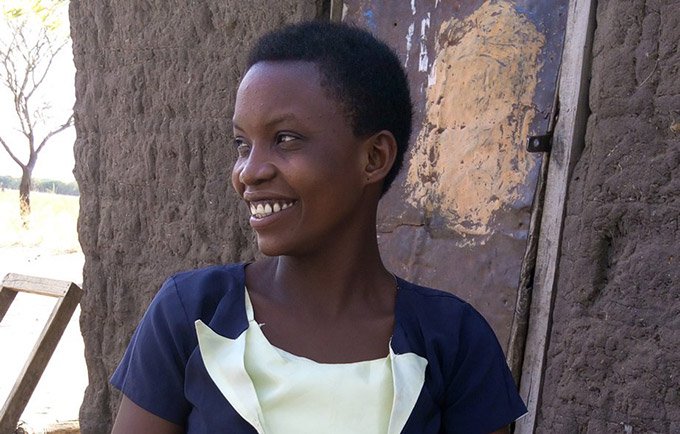 Keflene Yakobo es ahora embajador fístula en su comunidad y ayuda a otras mujeres que padecen fístula a recuperar sus vidas. © UNFPA Tanzania/Bright Warren