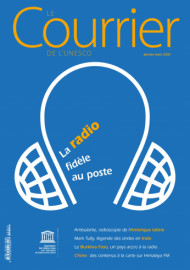 La radio fidèle au poste / Le Courrier de l’UNESCO (janvier-mars 2020)