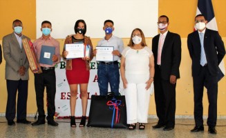 © UNESCO. Estudiantes dominicanos reciben certificados y premios del Concurso Regional Tsunami Ready, IOC-UNESCO 