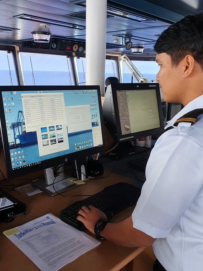 Ship Officer onboard Manila Mærsk recording and sending VOS observations