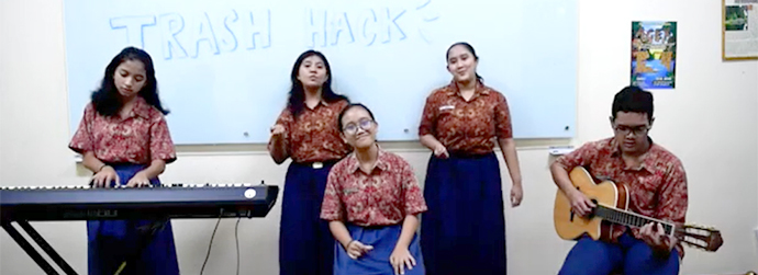 Trash-hack-indonesian-students-singing.jpg