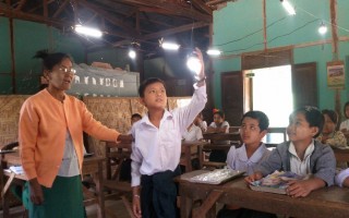 A teacher at Chauk Kan School uses the Eneloop solar lights to teach about energy sources. 