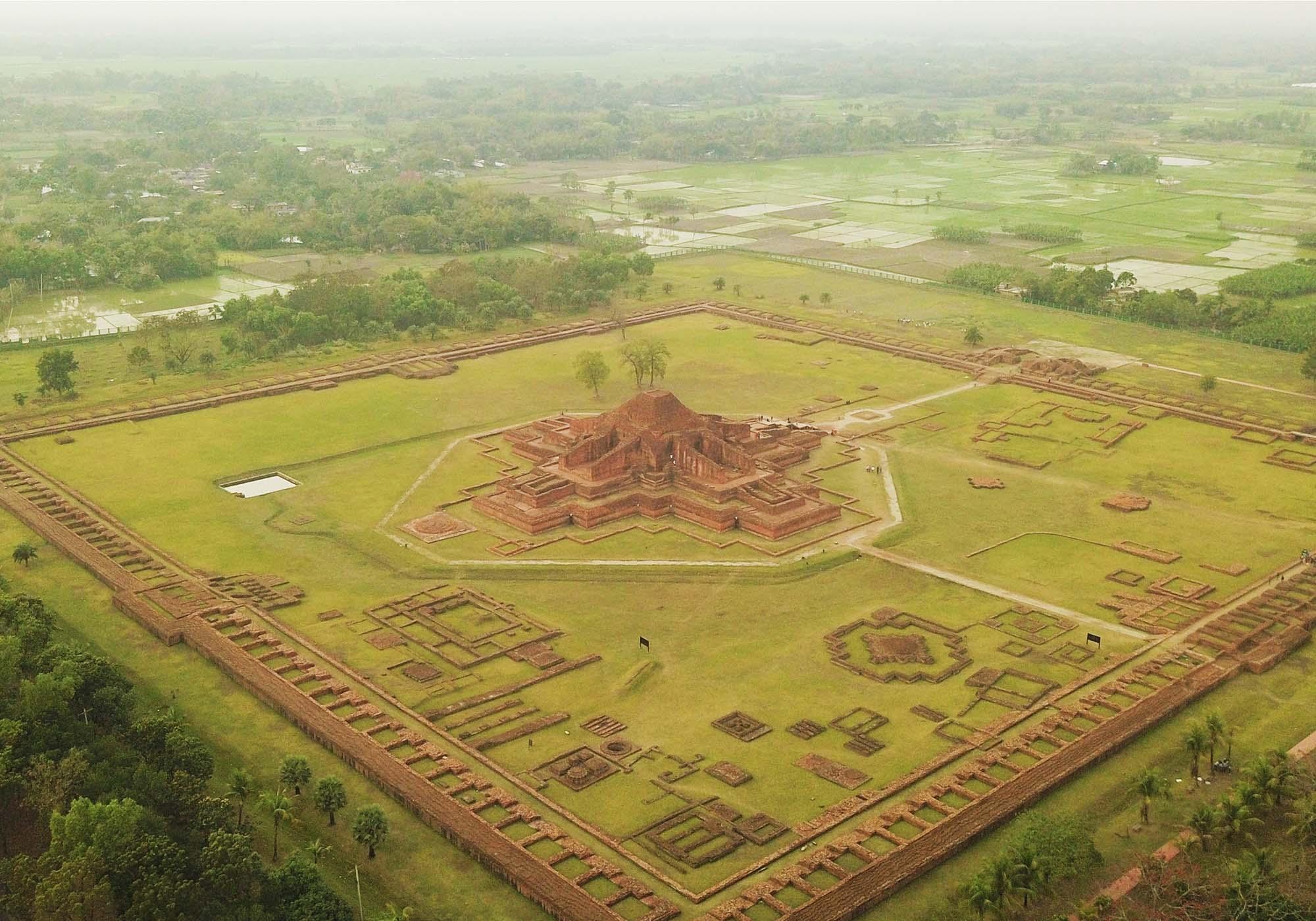 Aerial view of Paharpur Buddhist Monastery (Somapura Mahavihara) – © Peter Prix