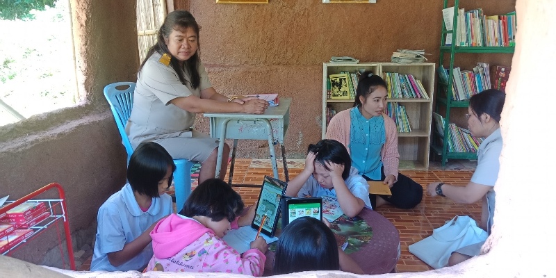 Promoting literacy - Thailand