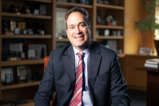 Dr Chad Mirkin, laureate of the UNESCO-Equatorial Guinea International Prize for Research in Life Sciences