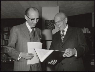 Edgar Faure and Rene Maheu with the Faure report/ UNESCO HQ - Source: UNESCO Digital Archives, PHOTO0000002726, 1973-06-05 / Photographer: Dominique Roger